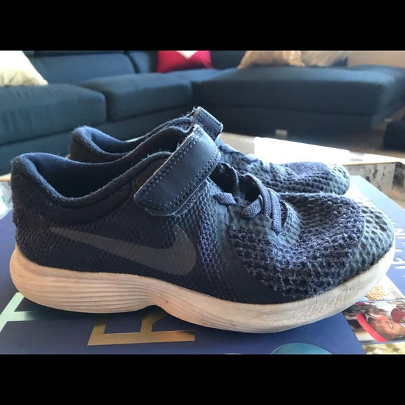 nike revolution 4 kids blue